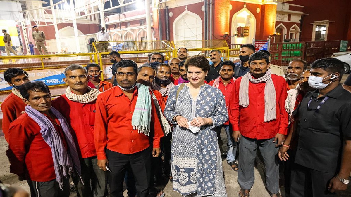 Priyanka Gandhi Vadra interacts with 'coolies' at Charbagh railway station in Lucknow.