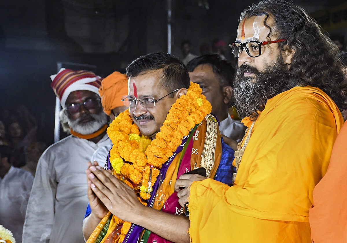 On Ayodhya Visit Kejriwal Offers Prayers At Ram Janmabhoomi India Tv 0117