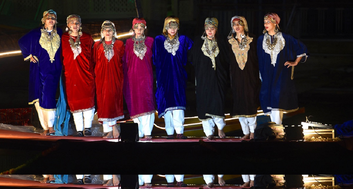 Srinagar: Artists perform on a shikara during the concluding day of the 'Iconic Week Festival' as a part of 'Azadi Ka Amrit Mahotsav', at Dal Lake, in Srinagar