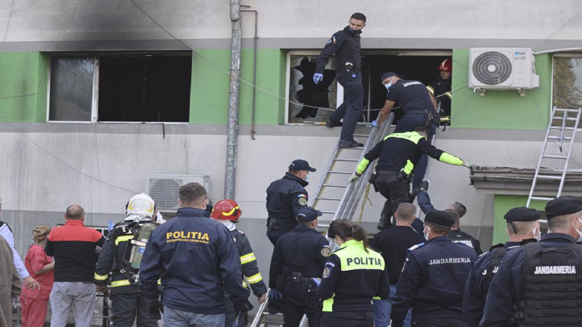 Romanian hospital blaze kills at least 7 COVID patients