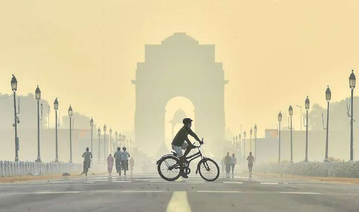 Air quality in Delhi remains 'severe'; people advised to avoid outdoor ...