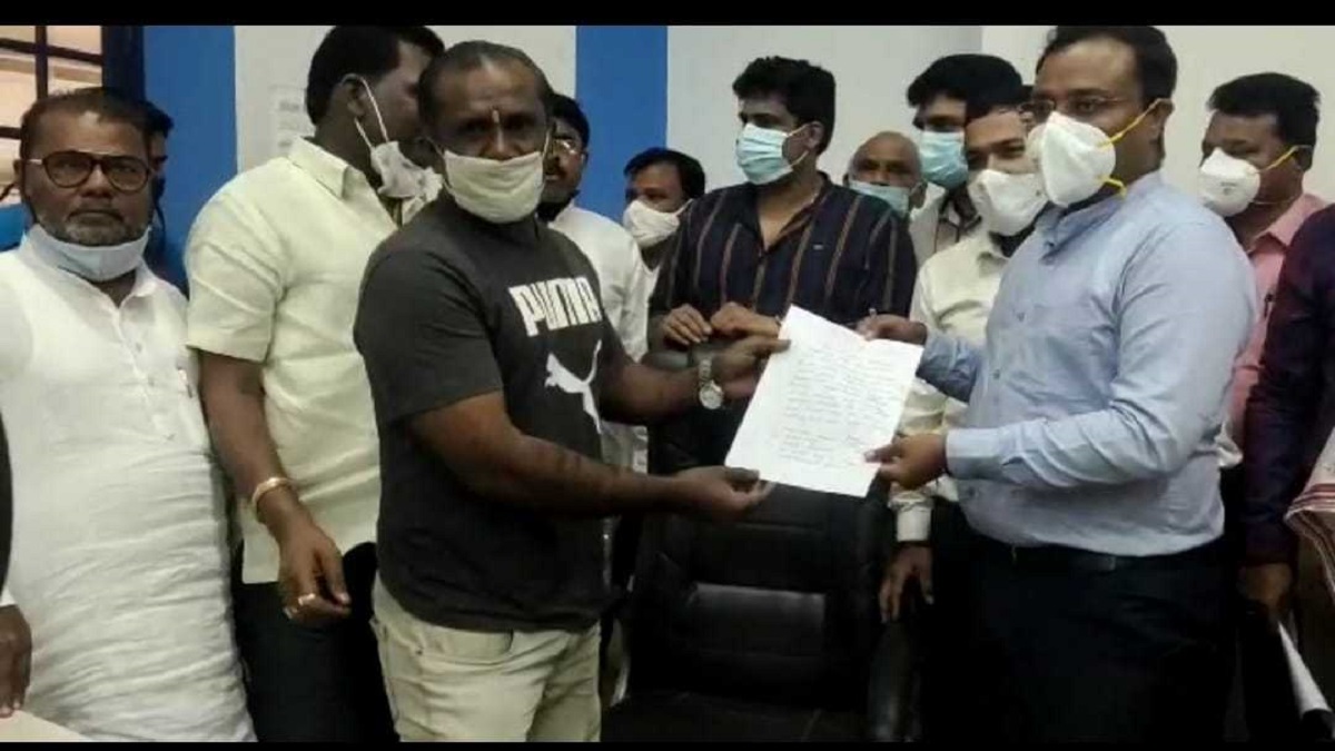 Karnataka: Man demands written assurance from disrict admin over Covid vaccine safety. What happened next?