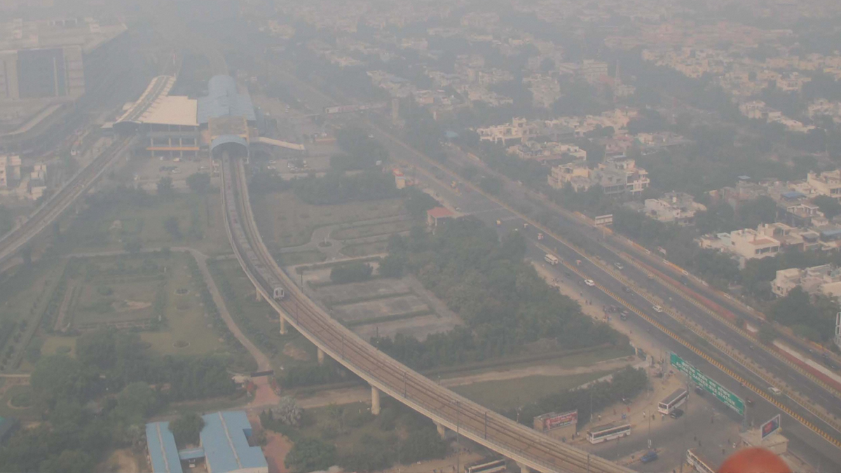 Delhi Air Pollution: Kejriwal govt bans entry of vehicles carrying non-essential goods till further order