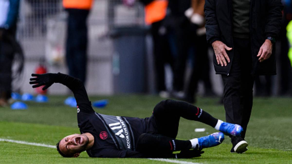 Ligue 1 21 22 Psg Star Neymar Out For Up To 8 Weeks With Sprained Ankle Football News India Tv