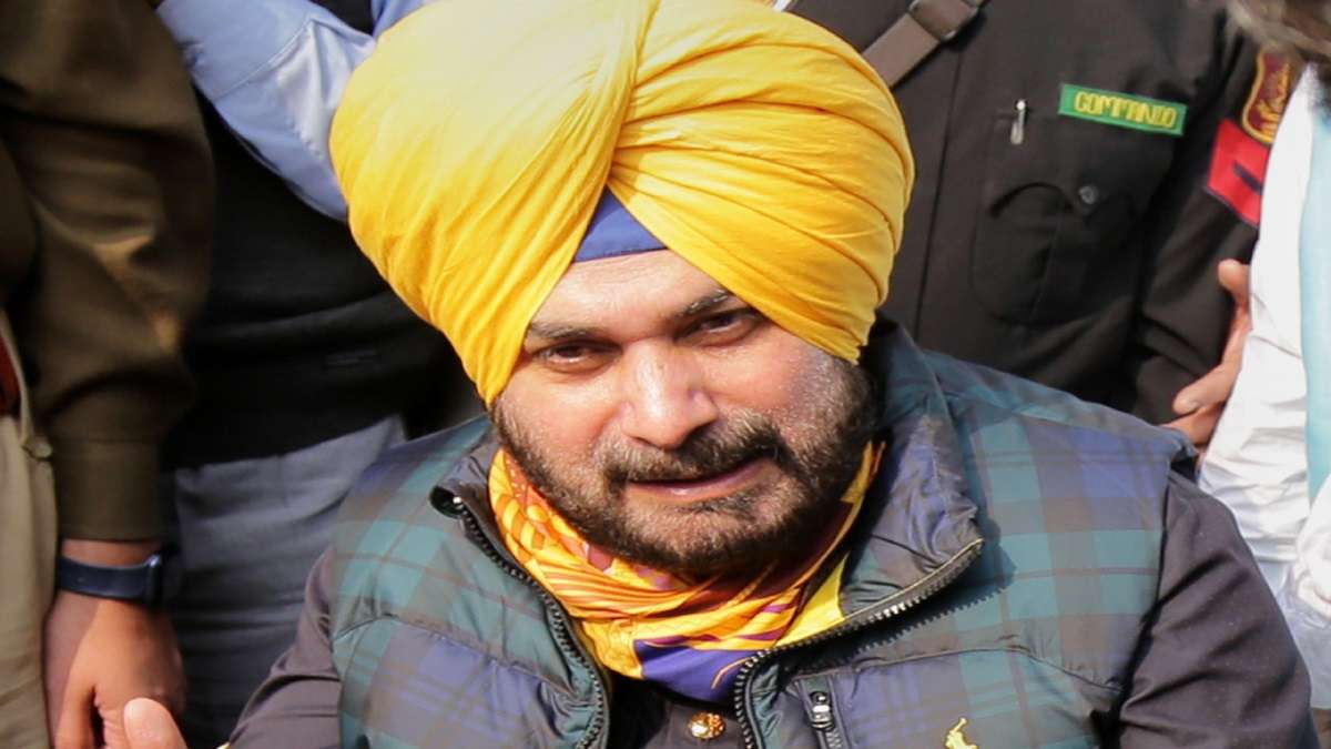 Navjot Sidhu Clean Bowls Kejriwal Over Women Empowerment Jobs ...