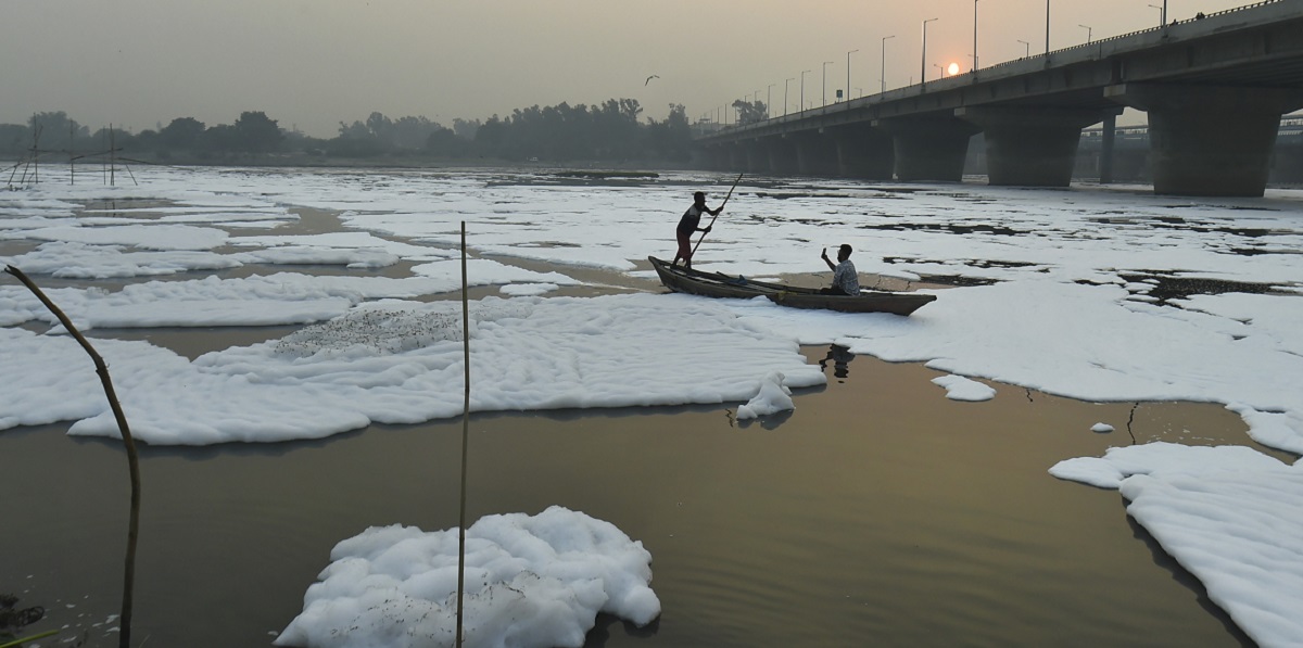 Delhi's air quality remains 'very poor'; CPCB suggests cleaning of roads, water sprinkling