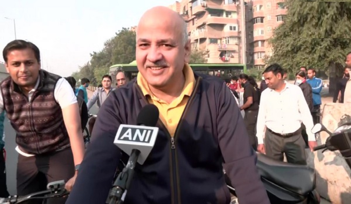 Take out at least a day to travel via cycle, Manish Sisodia urges ...