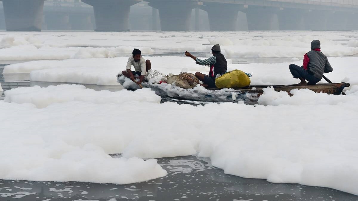 Chhath Puja: Delhi govt deploys 15 boats to remove toxic foam from Yamuna  river – India TV