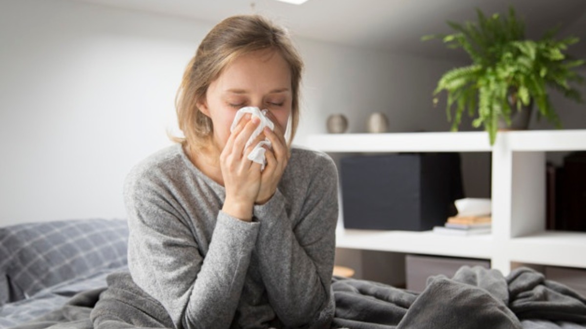 How to differentiate between omicron variant symptoms and common cold symptoms?