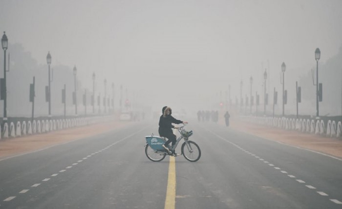 Weather alert! Delhi witnesses first 'cold day' of the season at 6°C