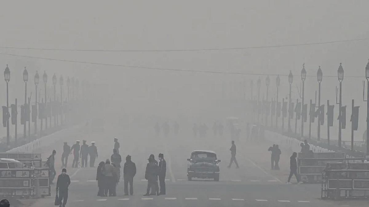 Delhi Records Minimum Temperature Of 10.4 Deg C; Air Quality 'very Poor ...