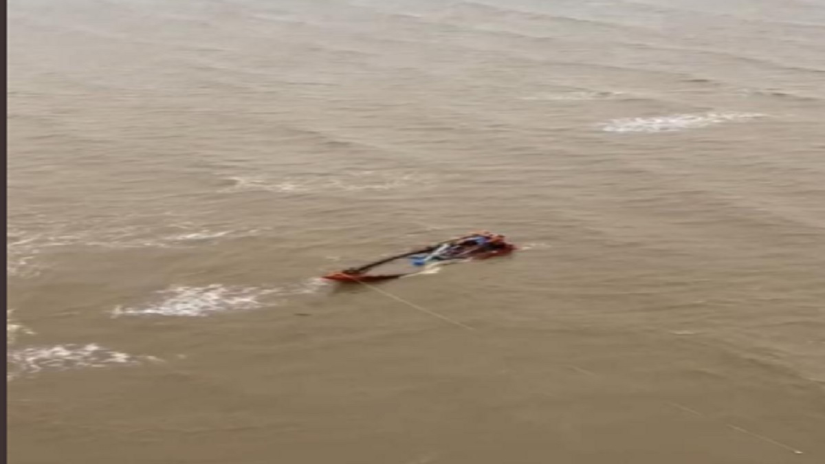 8 fishermen missing after strong winds destroy boats off Gujarat coast