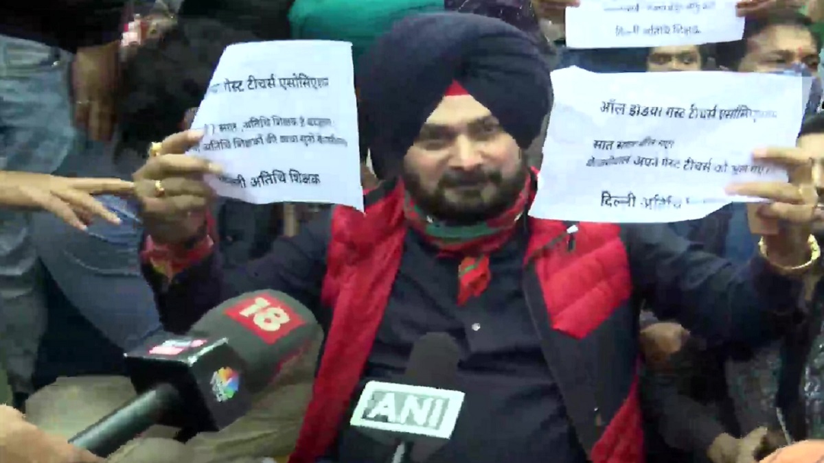 Sidhu joins Delhi govt guest teachers in protest outside Kejriwal's residence