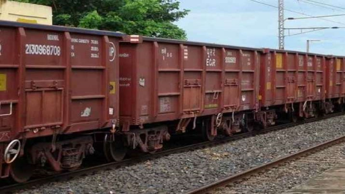 Freight train linking Pakistan, Iran and Turkey begins operations after 10-year hiatus