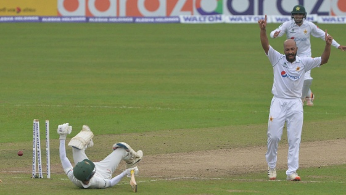 Pakistan's Sajid Khan (front right) celebrates after the dismissal of Bangladesh's captain Mominul Haque (L) during the fourth day of the second Test at the Sher-e-Bangla National Cricket Stadium in Dhaka on Monday.&nbsp;