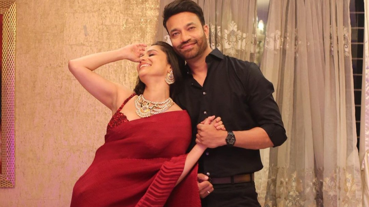 Bride-to-be Ankita Lokhande shares mushy picture with beau Vicky Jain, sizzles in red saree