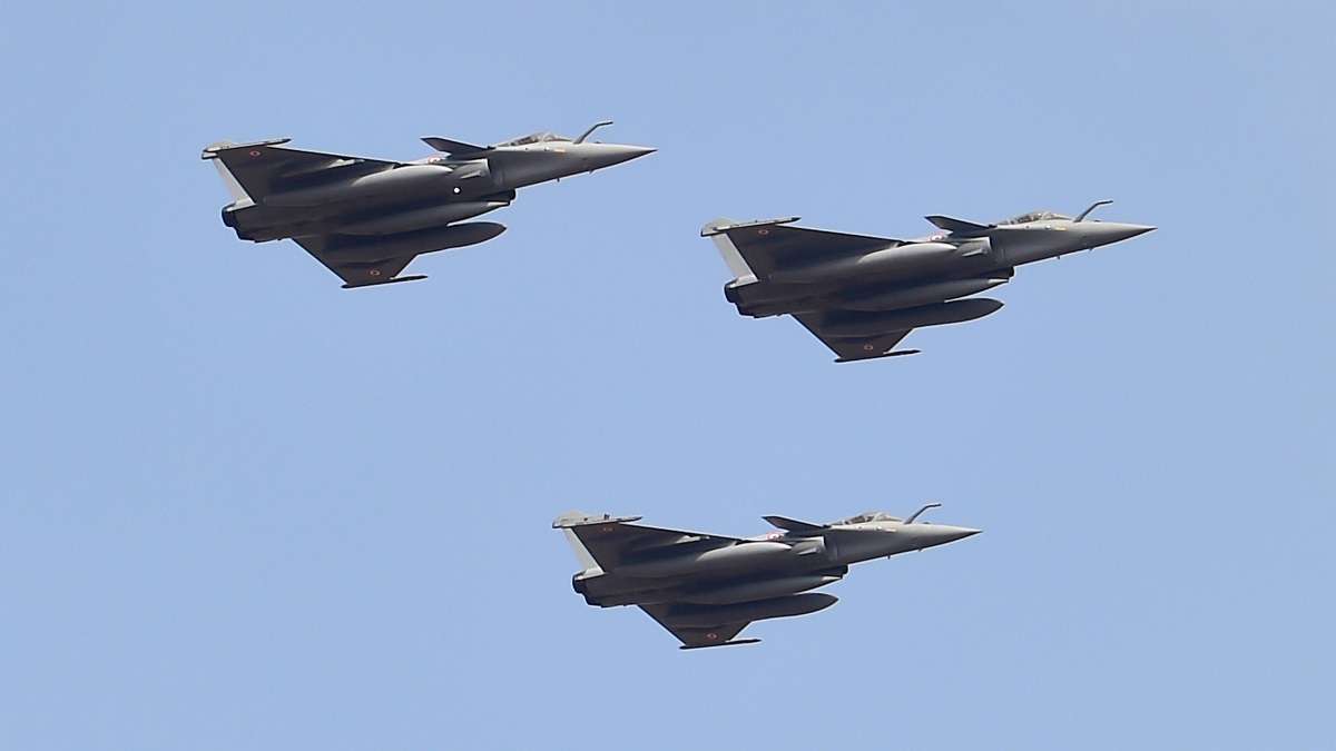 After India's Rafale purchase, Pakistan buys 25 fighter jets from China