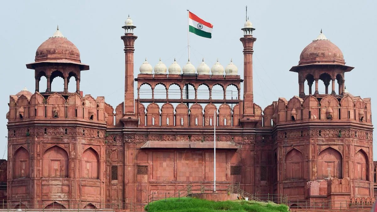 woman claims delhi red fort ownership in delhi high court Bahadur Shah ...
