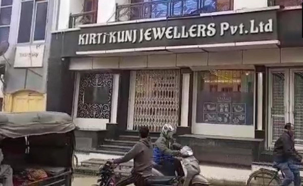 UP: I-T raids at over 10 locations of Varanasi, Jaunpur-based jewellers