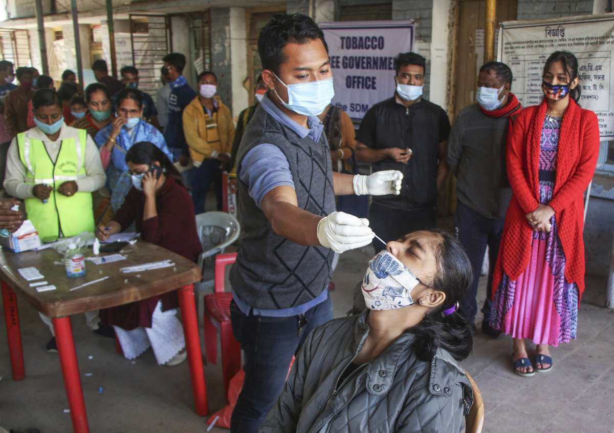 Coronavirus pandemic LIVE Updates: India logs 1,41,986 new cases, 285 fatalities in last 24 hours