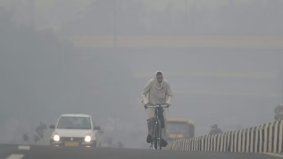 Delhi records minimum temperature of 11.7 deg C