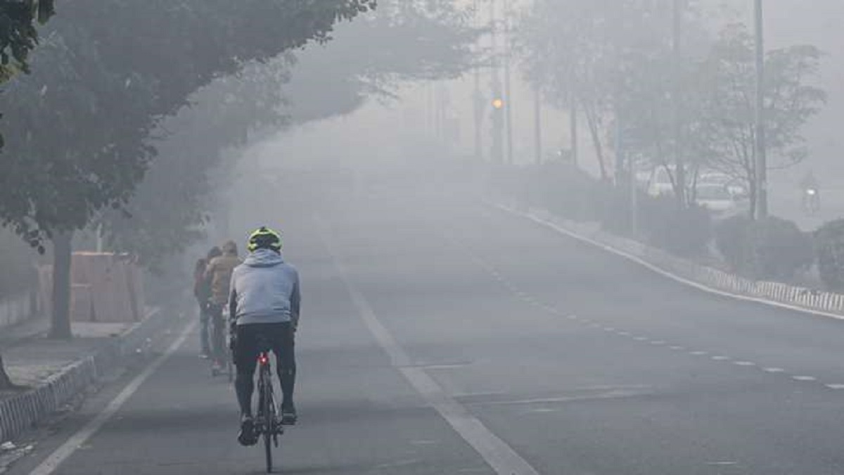 Dense fog envelopes Delhi-NCR, visibility drops to 50 metres