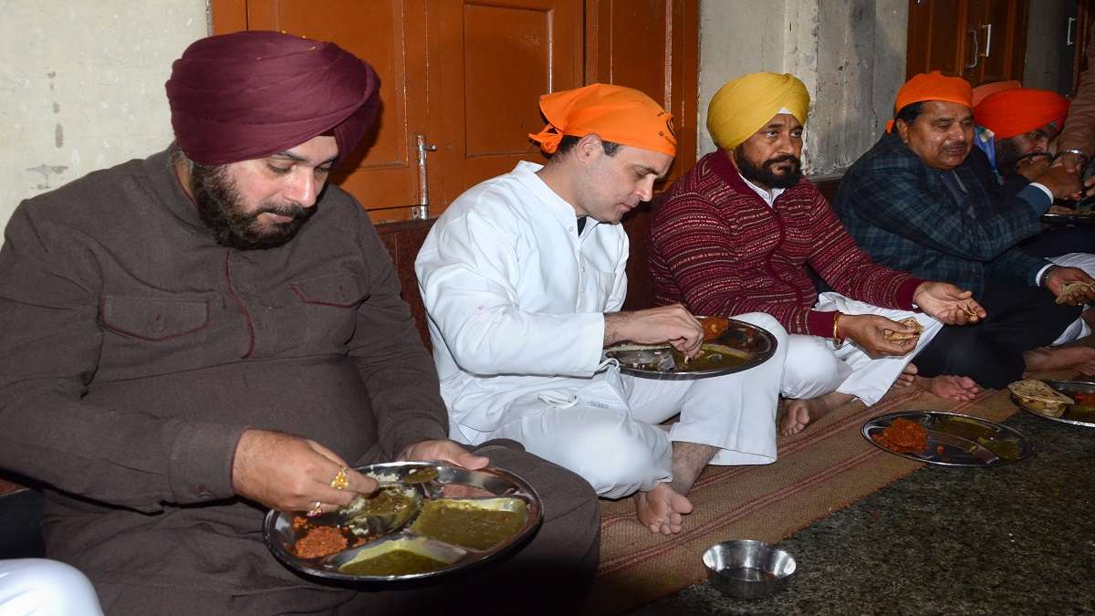 Watch | Rahul Gandhi partakes Langar at Golden Temple in his first visit after election announcement