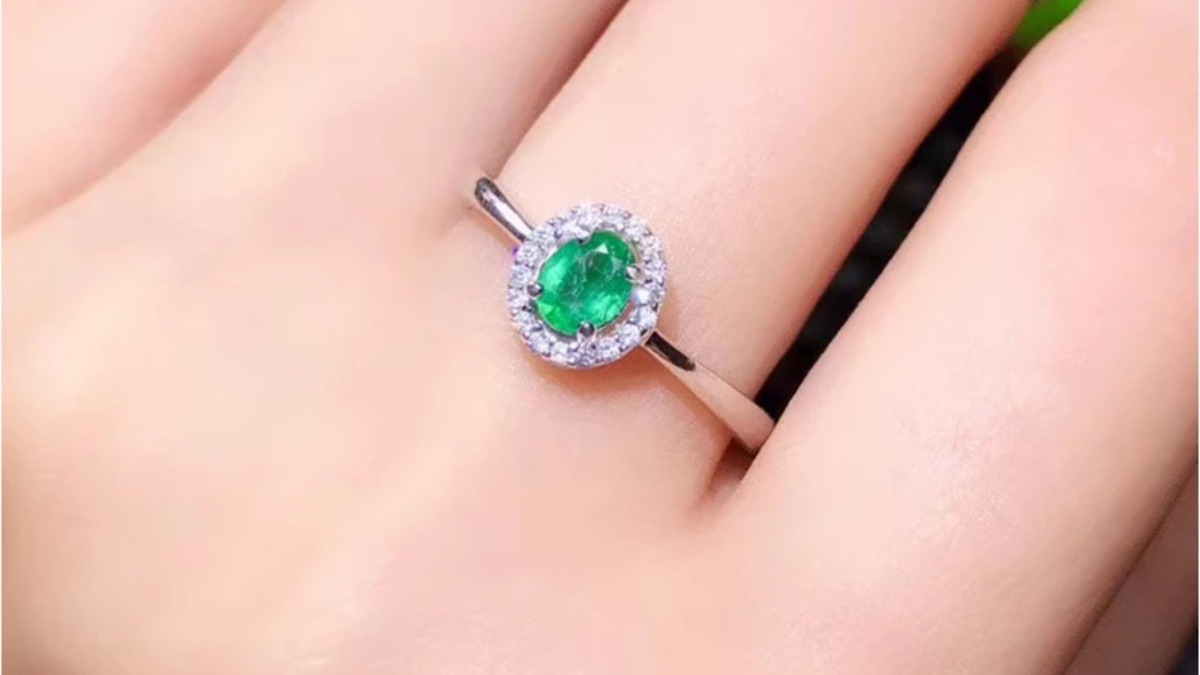 Beauty of Emerald Green Engagement Rings - Diamond Nexus