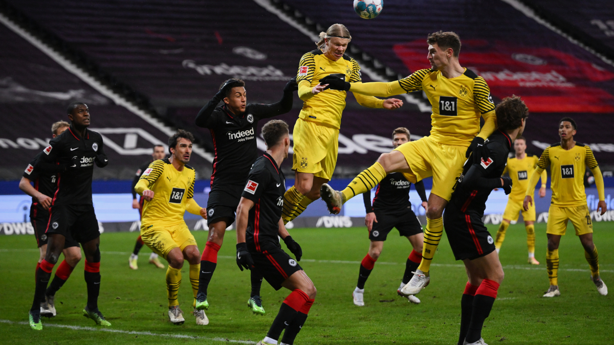 Боруссия айнтрахт прямой эфир. Боруссия дортмунд байер. Айнтрахт боруссия д. Гладиатор боруссия дортмунд. Фк боруссия дортмунд обои.