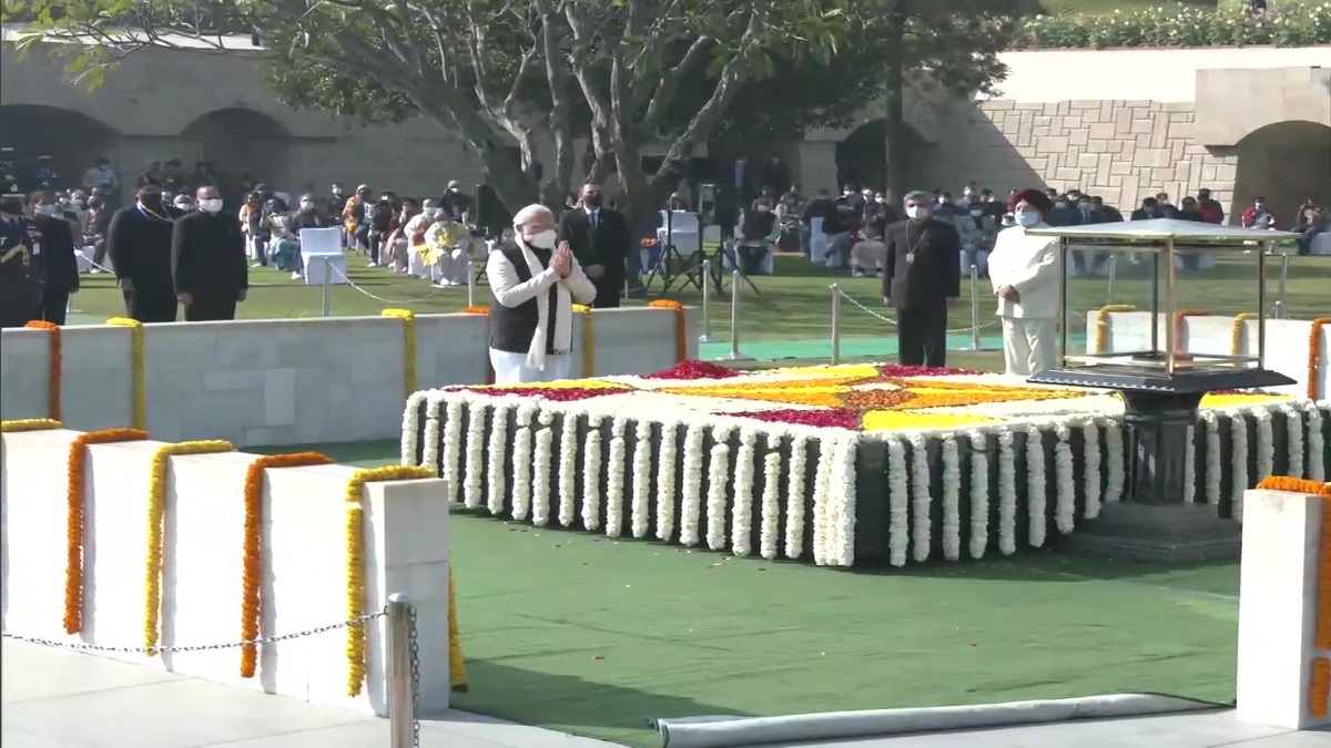 Mahatma Gandhi 74th death anniversary: PM Modi, Prez Kovind and other politicos pay homage