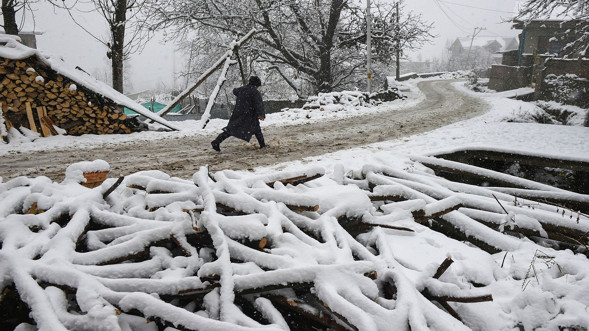 Srinagar-Jammu national highway closed for traffic due to landslides