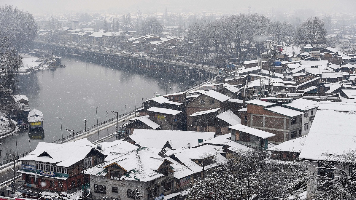 Kashmir shivers, Ladakh freezes as it continue to reel under severe cold wave