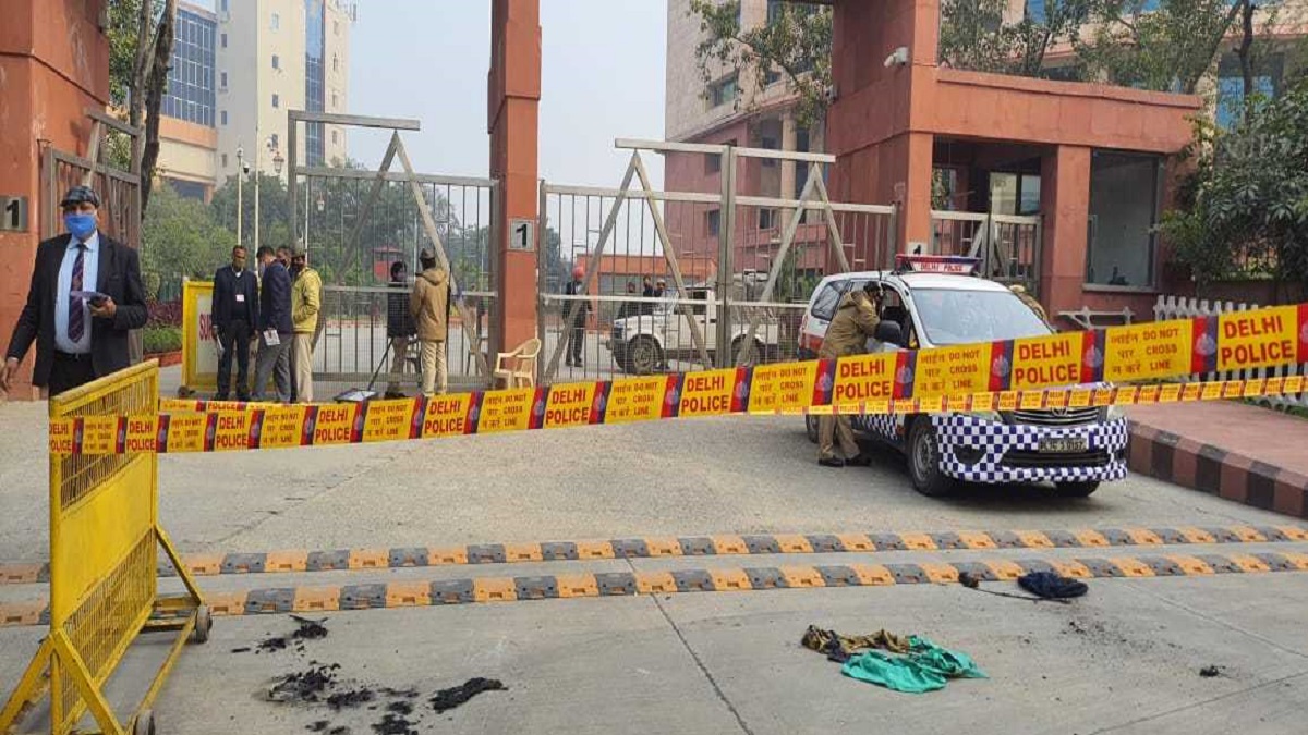 Noida man sets himself on fire outside Supreme Court, hospitalised