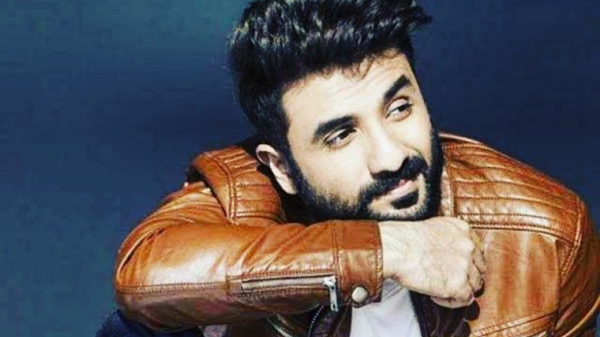 Vir Das tests negative for COVID-19, says 'wear mask, get boosted, take vitamins & drink snake blood'