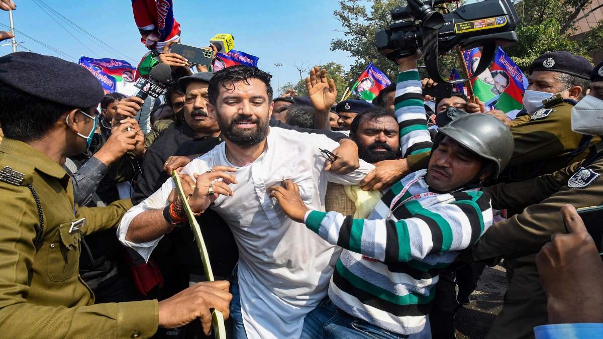 Patna: Scuffle between LJP workers, police amid Chirag Paswan's protest march over employment issue