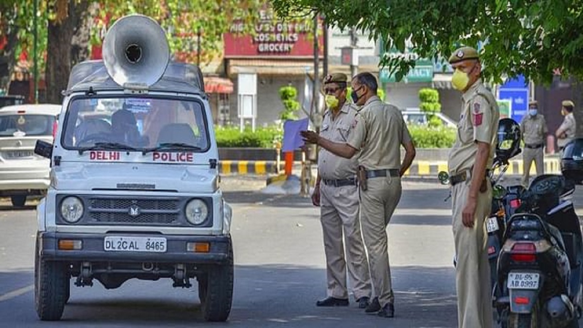 Delhi: 24-year-old woman slits mother's throat for threatening to disown her