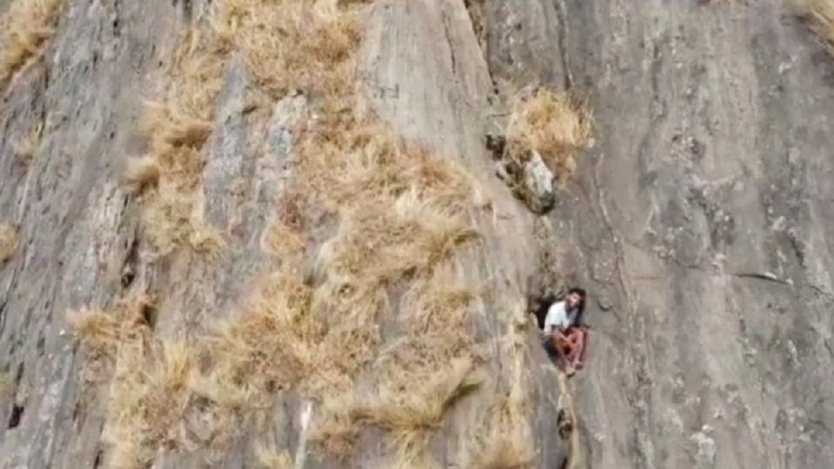 Kerala: Youth trapped in mountain cleft for 2 days rescued by Army team