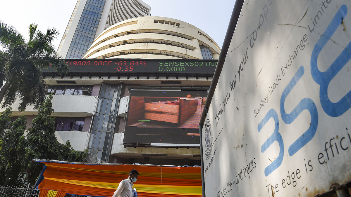 Sensex crashes over 1,000 points, Nifty below 17,000 as Russia-Ukraine crisis worsens | Business News – India TV