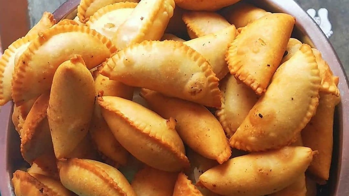 Holi 2022: Follow THESE simple steps to make delicious gujias at home