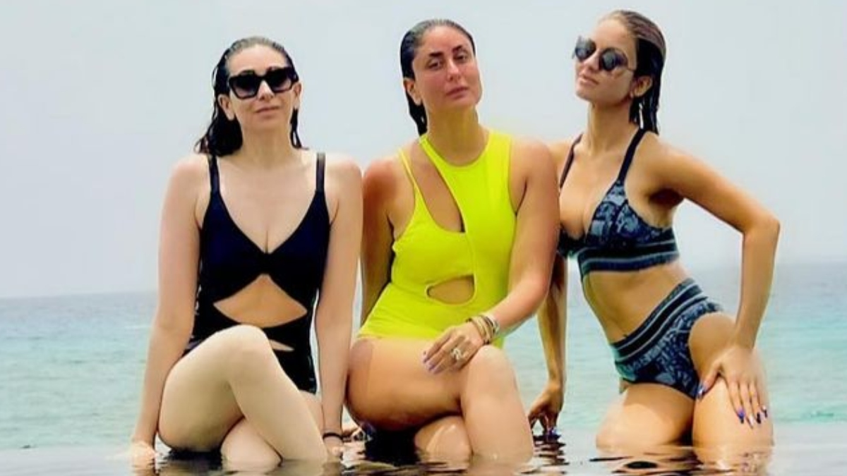 Kareena Ki Sexy Full Video - Kareena Kapoor, Karisma set the temperature soaring as they chill by the  pool in swimsuits â€“ India TV