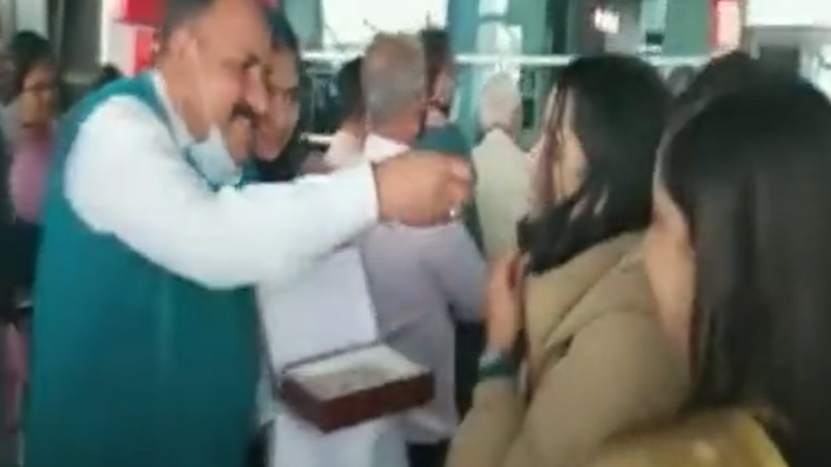 Russia-Ukraine War: Father distributes sweets at Delhi airport as daughter returns from war-torn country