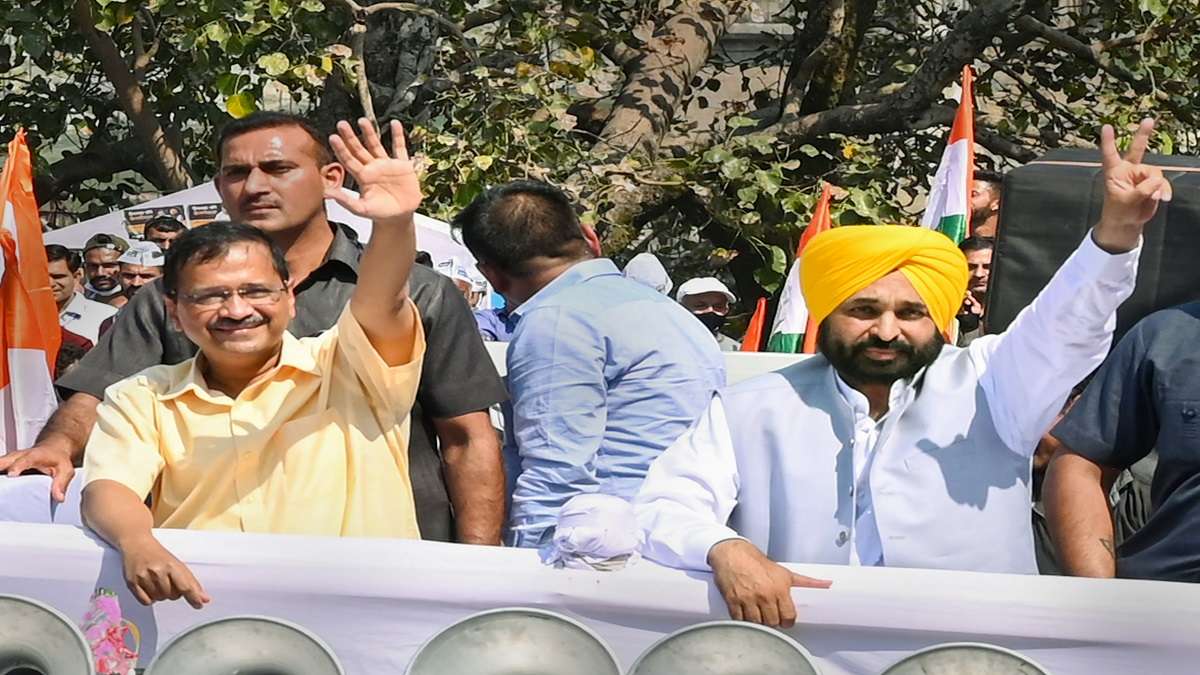 'Delhi remote control', Opposition criticises Kejriwal over meeting Punjab bureaucrats in CM Mann's absence