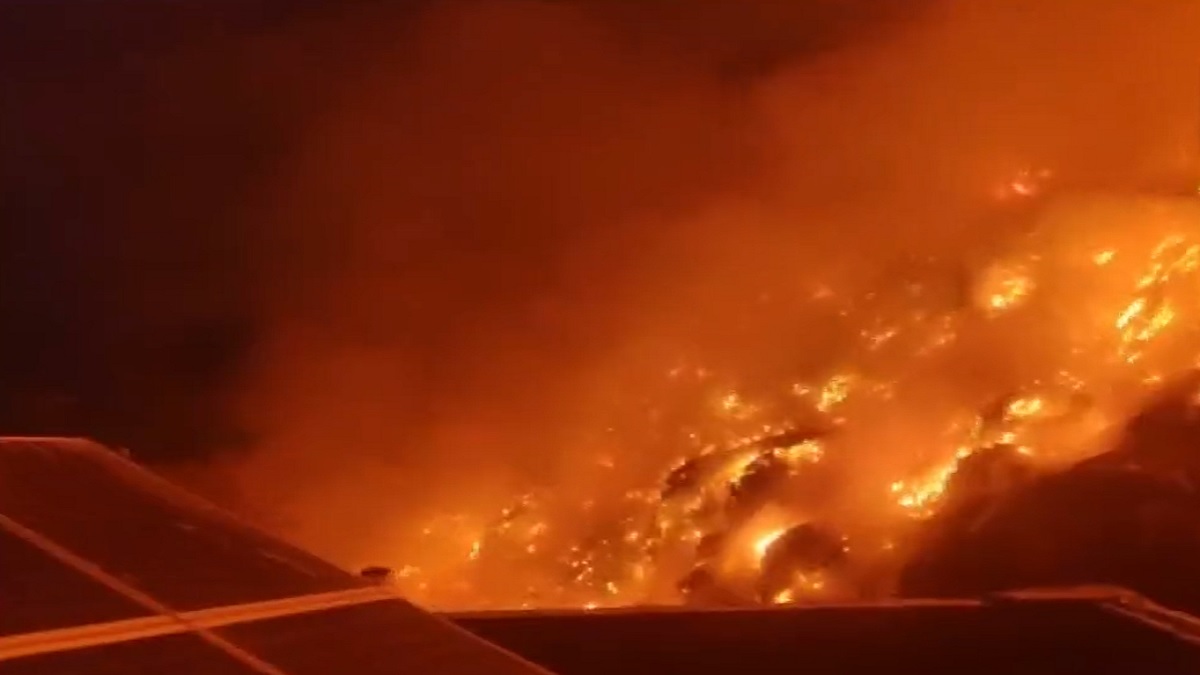 Watch | Massive fire breaks out at Delhi's Bhalswa landfill site