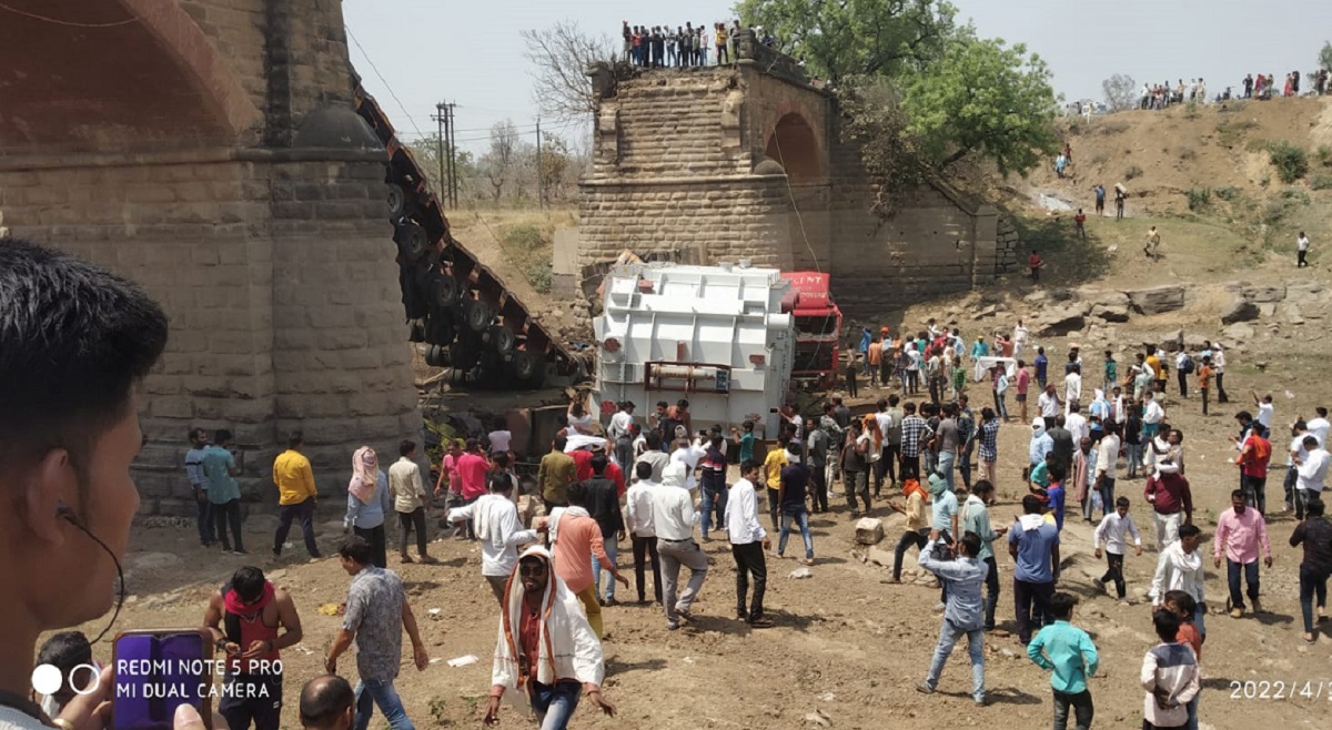 British-era bridge collapses in MP's Narmadapuram, no injuries reported