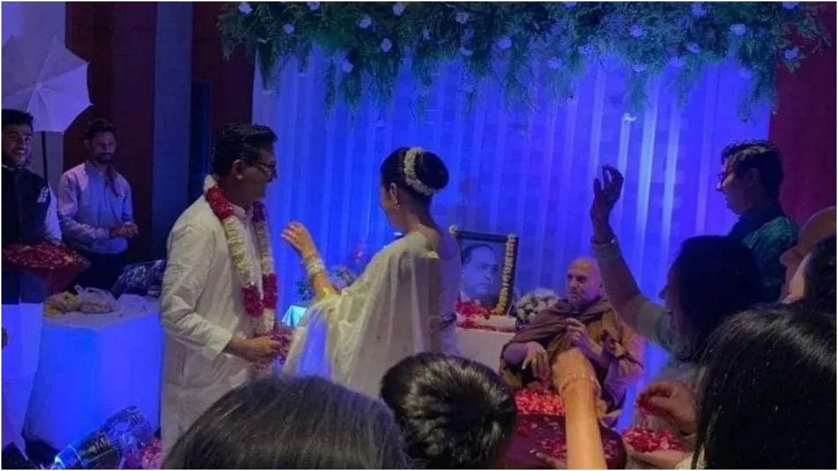IAS couple Tina Dabi, Pradeep Gawande weds in 'presence' of BR Ambedkar,  see viral pics | Trending News – India TV