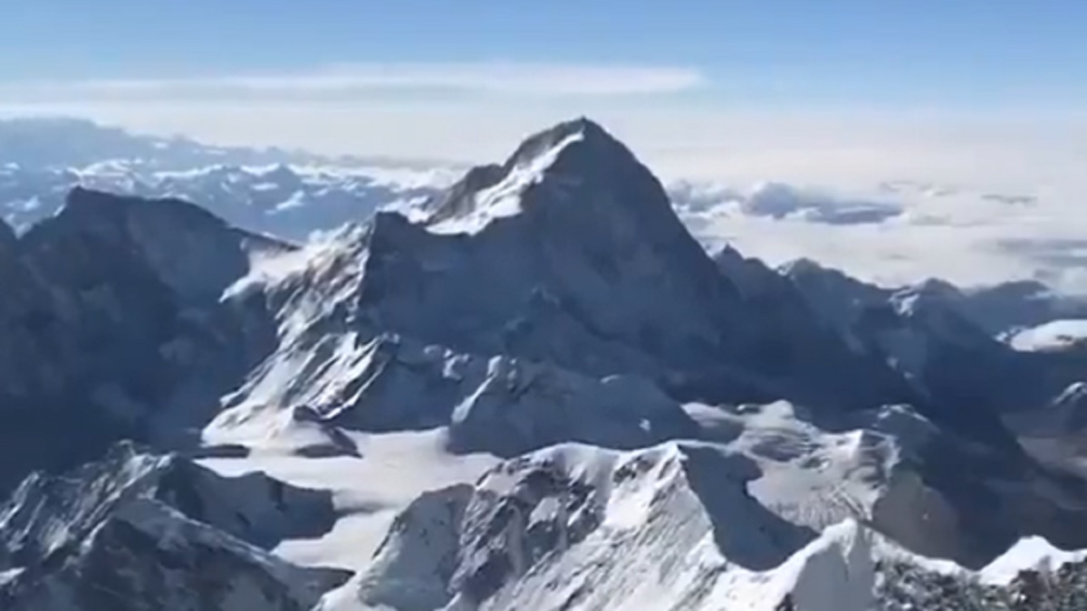 Anand Mahindra shares 360-degree view from top of Mount Everest - Watch