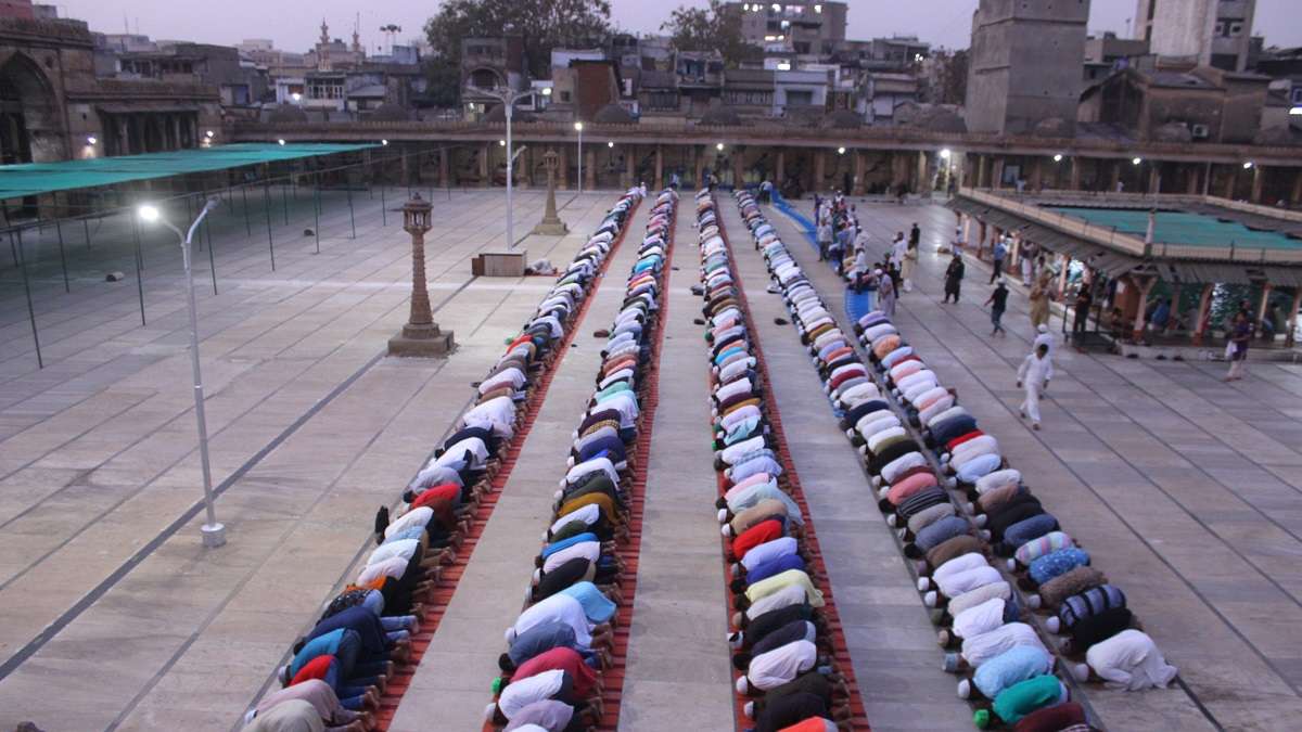 Mosques must take permission for loudspeakers, urges Muslim body in