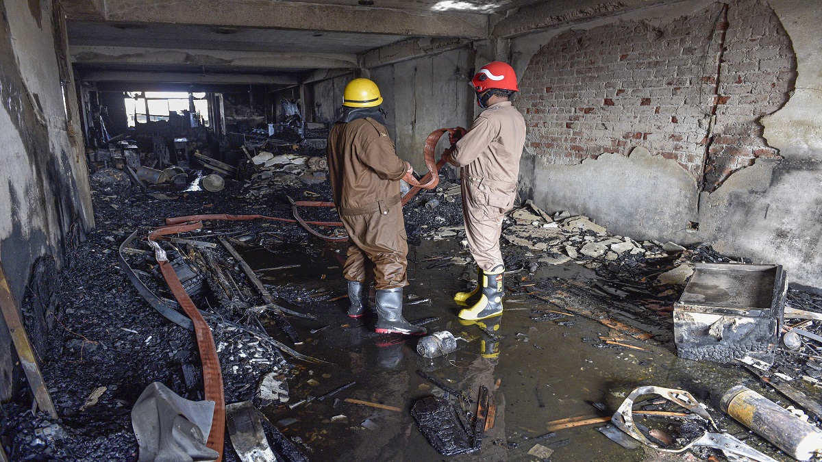 Delhi: Fire breaks out at shop in Kirti Nagar, fire tenders rushed to ...