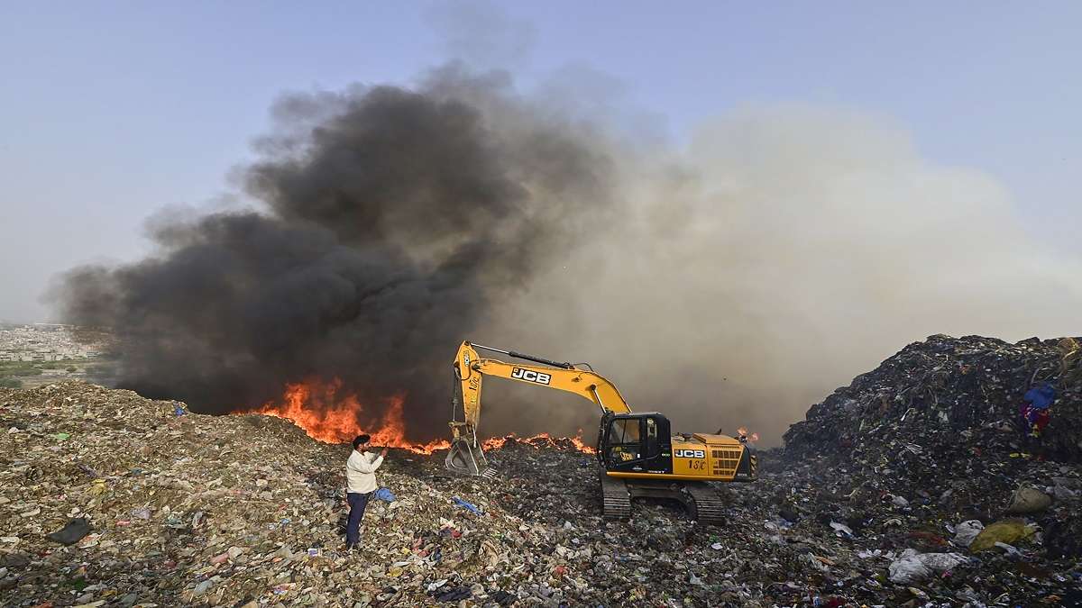 Fire Breaks Out At Ghazipur Landfill Site For Second Time In A Month ...