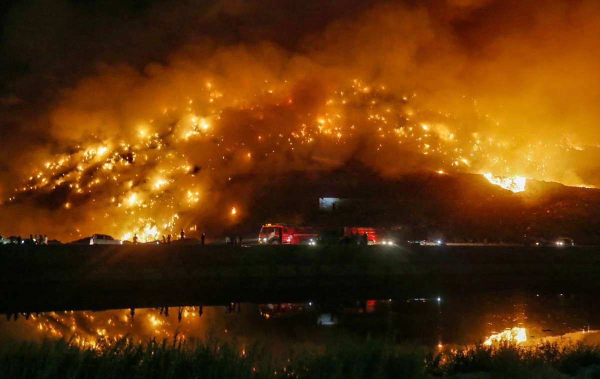 36 hours on, firefighting at Delhi's Bhalswa landfill site continues